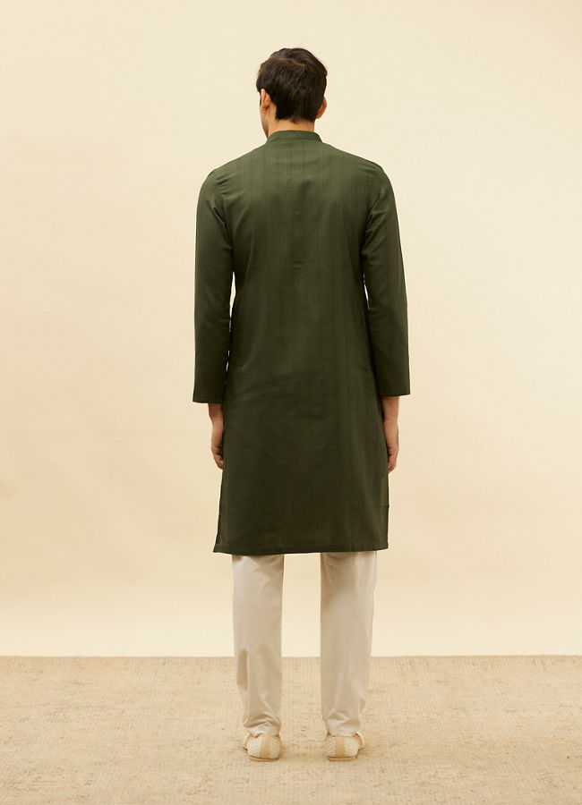 alt message - Manyavar Men Dark Green Self Patterned Kurta Set image number 5